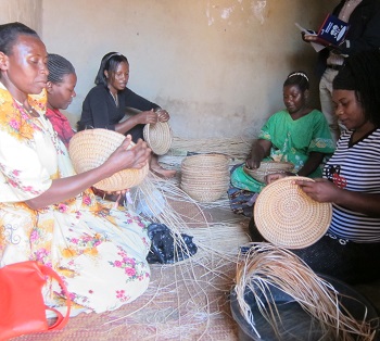 group_loan-face-mpeu